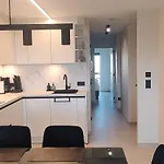 Modern Met Zeezicht En Gratis Parkeerplaats Appartamento *
