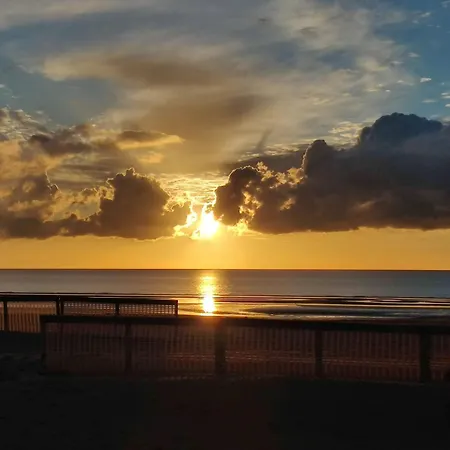 Recent Vernieuwd Met Zeezicht En Gratis Parkeerplaats