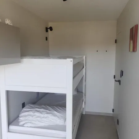 Recent Vernieuwd Met Zeezicht En Gratis Parkeerplaats *