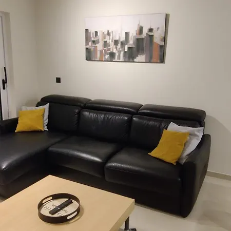 Recent Vernieuwd Met Zeezicht En Gratis Parkeerplaats Koksijde