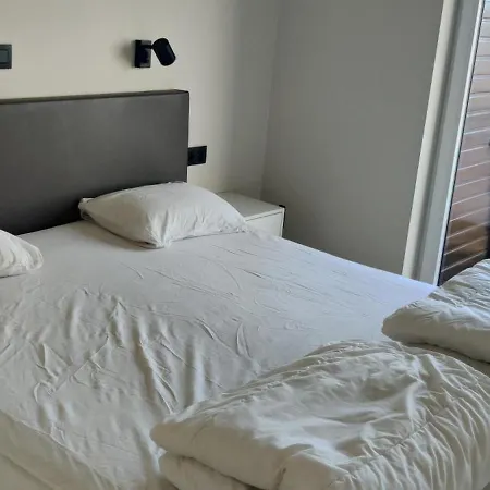 Recent Vernieuwd Met Zeezicht En Gratis Parkeerplaats