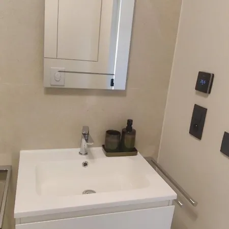 Recent Vernieuwd Met Zeezicht En Gratis Parkeerplaats Lägenhet