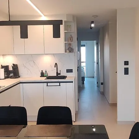 Modern Met Zeezicht En Gratis Parkeerplaats Appartement *