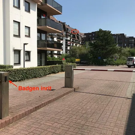 Recent Vernieuwd Met Zeezicht En Gratis Parkeerplaats