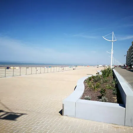 Recent Vernieuwd Met Zeezicht En Gratis Parkeerplaats Apartmán